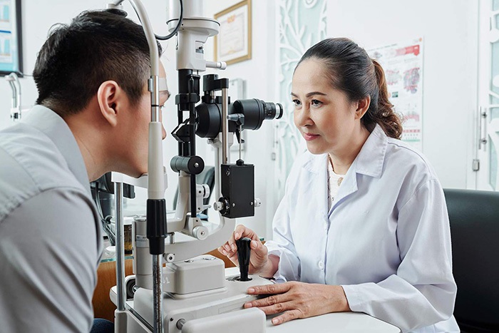 TIPS & TRICKS FOR FITTING A PATIENT WITH ASTIGMATISM