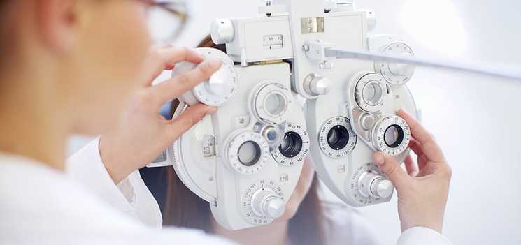 Eye examination for ACUVUE contact lens fitting, Singapore